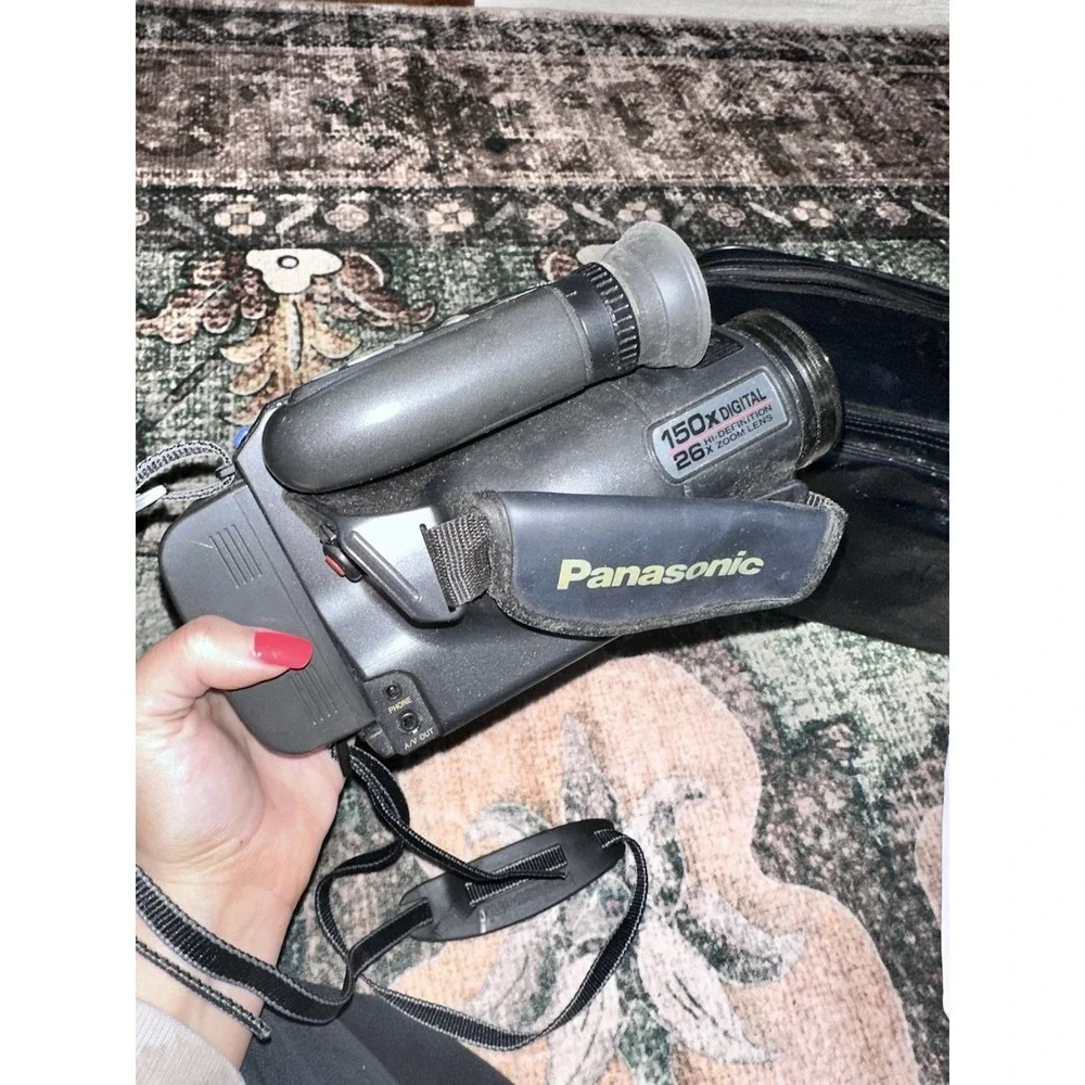 Panasonic VHSC Camcorder PalmSight VINTAGE‎ PV-L579D For ** Parts Only**